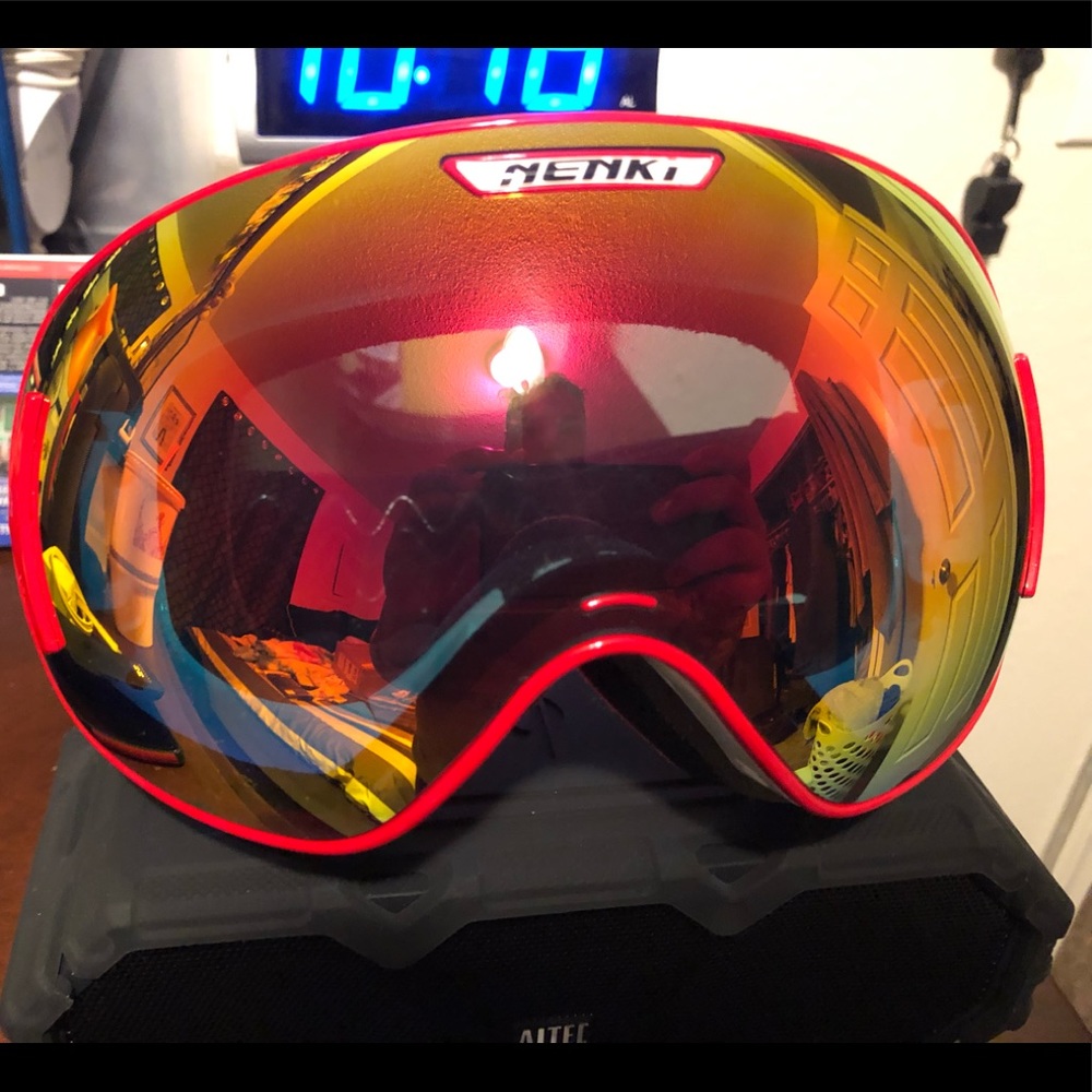Snow goggles